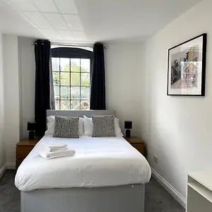 https://apt-2-the-courtyard-for-business-leisure-or-relocation.exeterhotels.net